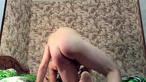 ¡Feliz año nuevo con rusas amateur dobladas para perrito y mamada!