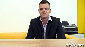 Doppia penetrazione anale in un selvaggio threesome omosessuale 😲