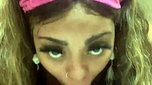 Alle lullen hebben liefde nodig van deze natte Indiase MILF!