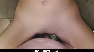 Tanítom a mostohahúgomat szopni, öhm, tudod, faszt jól!