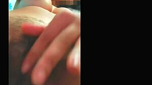 latina milf masturbates her pussy to squirt