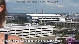 Két egyetemi csaj toplessre vetkőzve, elkapták a biztonságiak! 😲