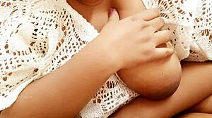 तमिल श्रीलंकन आईटी प्रो नेचुरल टिट्स दिखाती है