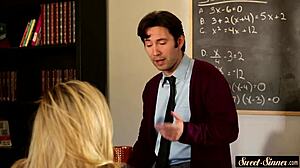 Zakázané, školačka dostáva tvrdý lžičkový sex od nevlastného brata, oh yeah!