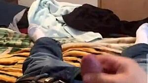 Travesti Ayudando A Amiguito A Que Bote Su Lechita