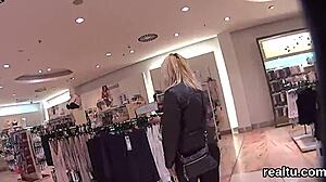 Česká teenka svedena v hypermarketu na POV šukání