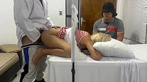 Doktorn knullar mig bättre än min man, får mig att komma framför honom