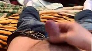 Travesti Ayudando A Amiguito A Que Bote Su Lechita