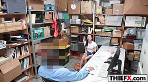 Carolina Sweets paga con pompino hardcore in ufficio garage