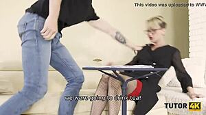 טיוטור4קיי בחור מטעה פרופסור מבוגרת, תוקע לה בכוס חזק