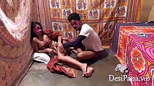 熟したインド娘がデシ男と熱いハードコアセックスに飛び込む