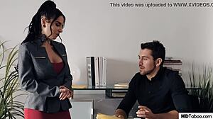 Hei, cowok baru, siap melayani bos dominan Cherie DeVille dan Joanna Angel?