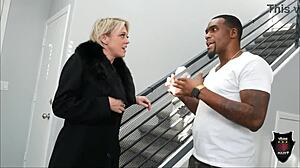 Vreemdgaande stud Rome Major neukt hete buurvrouw Dee Williams hard