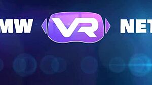 Ellen Betsy calienta sola con shorts ajustados