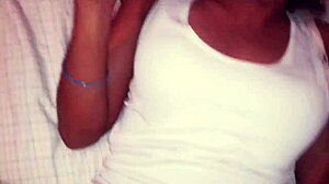 Morena Sexi vägrar inspelning medan hon lär amatörhora att suga kuk