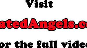 Готическая домина наказывает лесбийскую рабыню игрушками