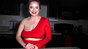 新年に公衆の面前で巨大な天然おっぱいを晒すアレクシス・ケイをナンパ