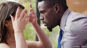 جوسلين كيلي تتعامل مع زب ضخم بين الأعراق