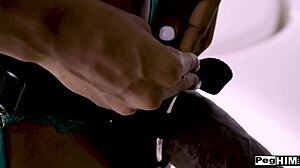 Hazel Grace elárasztja Michael Vegast hatalmas fekete játékkal vad akcióban