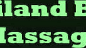 Schockiert die Dienerin beim Baden mit durchsichtiger Bluse zu sehen. Ihre Kurven machen mich wild!