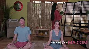Ember Snow ve Laney Grey Kamu Yoga Seks Ritüelinde