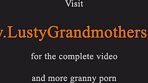 Nonna deepthroat gode di piacere orale piegata in avanti.