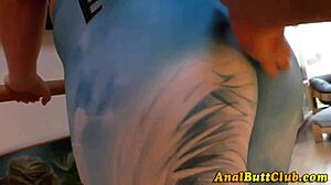 Kumalott’s busty blonde neemt een enorme cumshot op haar borst!