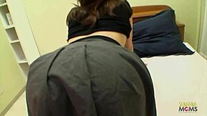 Malé 18+ prsia ázijská brunetka piešťená zozadu veľkým penisom