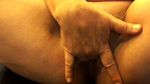 i'm a married woman showing my pussy and masturbating