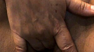 i'm a married woman showing my pussy and masturbating