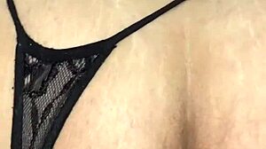 hé, t'as envie de baiser la mère chaude de mon meilleur ami en doggystyle avec ce gros cul ?