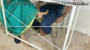 देसी टीचर की शानदार फुट जॉब टीज, मस्ती भरी हरकत