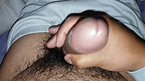 amateur enjoys a good masturbation session at dawn