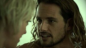 Hé, látnod kell az ellenállhatatlan anyát, Dee Williamst, amint meghajol a kemény cicidugáshoz!