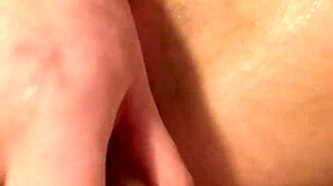 यह क्यूट टीन 18+ एमेच्योर होममेड कैम पर डबल फिस्टिंग ट्राई करती है। देखना वाइल्ड है!