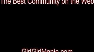 スカーレット・フェイがニッキ・フェニックスを情熱的に舌で犯す