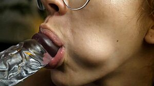 Beste tips-blowjob noensinne med tunge og lepper som teaser til eksplosjon