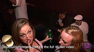 בחורות חרמניות מתפשטות עירומות במסיבה אפית של ספרינג ברייק... אוי, טירוף לפני הקורונה!