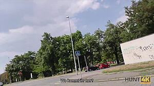 Yo, guarda questa teen ceca 18+ che si fa leccare per soldi a Praga! Sexturismo al massimo! 😜