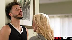 يا أبولو بانكس، زوجة أبيك الرائعة سبنسر سكوتس لديها أفضل مص وكس ضيق لتشجيعك!