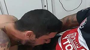 Σκατά, νέος τύπος 18+ τρυπήθηκε σκληρά από μεγάλο μαύρο πούτσο!