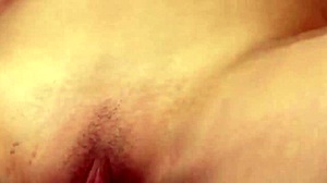 flaming hot cunt with juicy pussy lips 😏