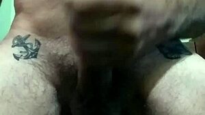 Cavalgando pau gostoso encheu buceta de leite