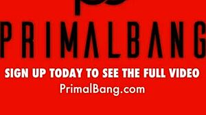 Morrendo de vontade de foder secretária brasileira alta e bronzeada na mesa.