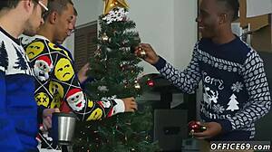 Ever tried bareback with a hot Filipino guy like this?