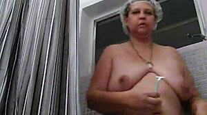 Zlatodnevna zabava in samostojna igra v kopalnici