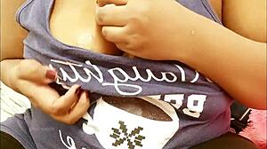 Sexy north indian girl showing boobs. Hey!