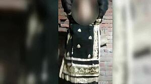 New desi indian girl nude body leaked in homemade mms.