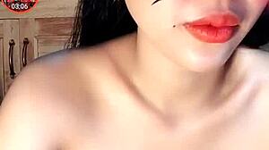 khoe v�ng một qu� kh�u gợi với big tits và tits hấp dẫn.