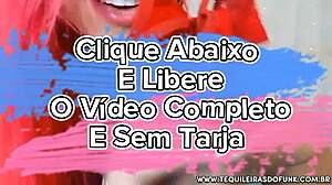 Live SEXY! Débora Fantine Shows Panties